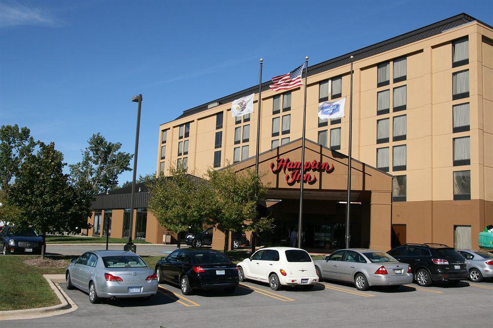 Hampton Inn Chicago-Carol Stream Exterior photo