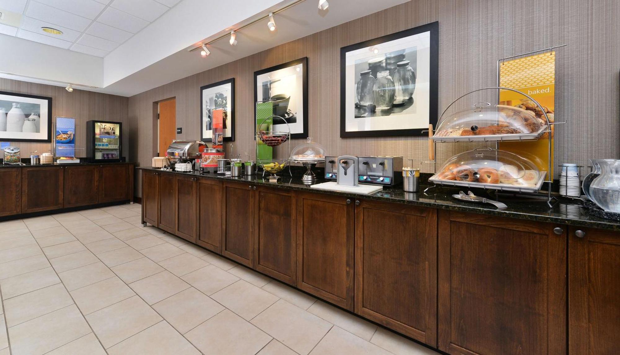 Hampton Inn Chicago-Carol Stream Exterior photo