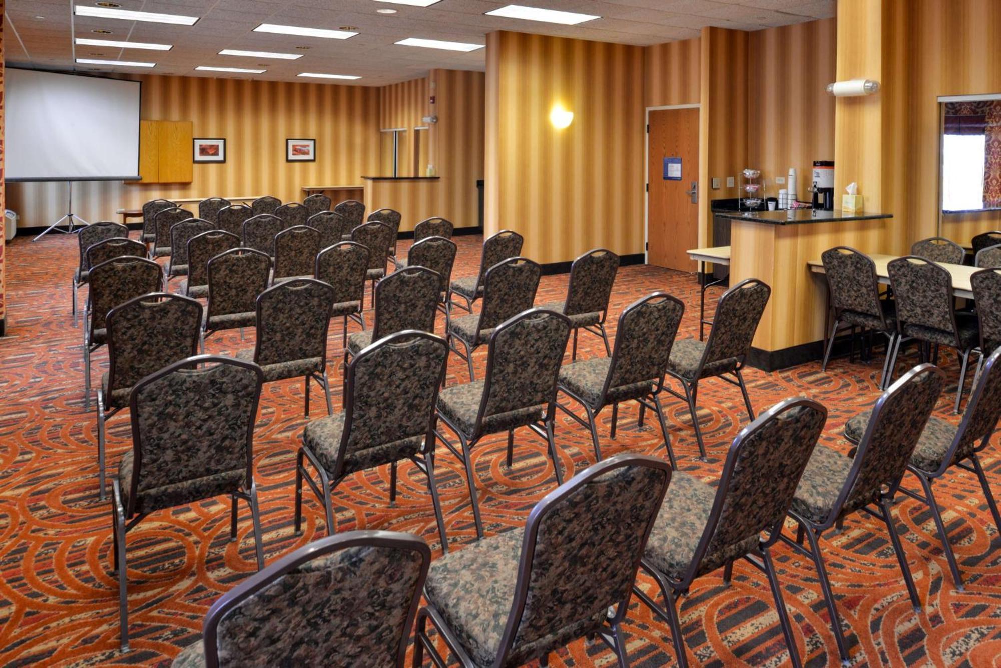 Hampton Inn Chicago-Carol Stream Exterior photo