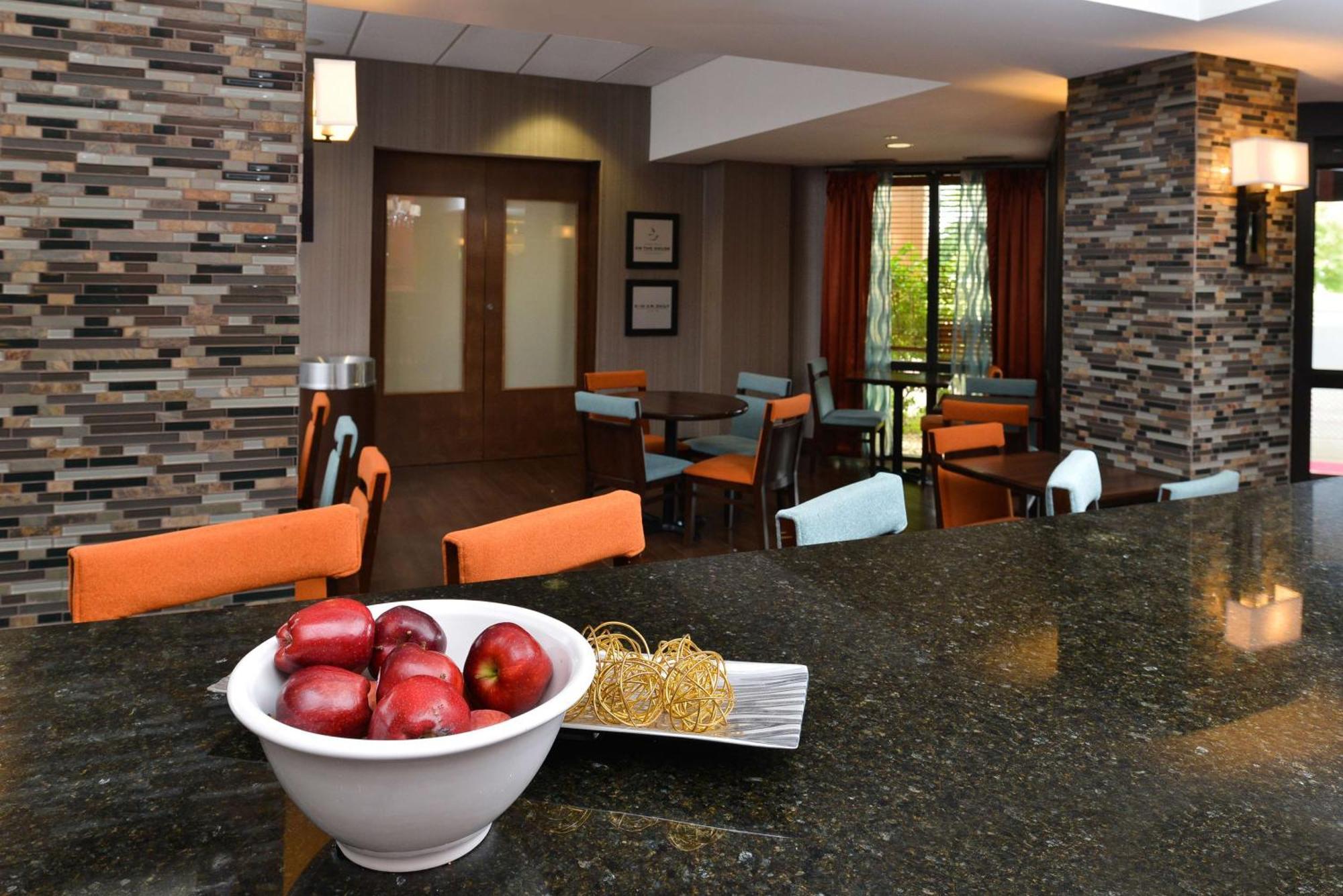 Hampton Inn Chicago-Carol Stream Exterior photo